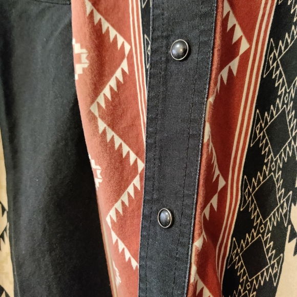 Wrangler Vintage Men's XL Western Black and Brown Patterned Shirt - Picture 3 of 5